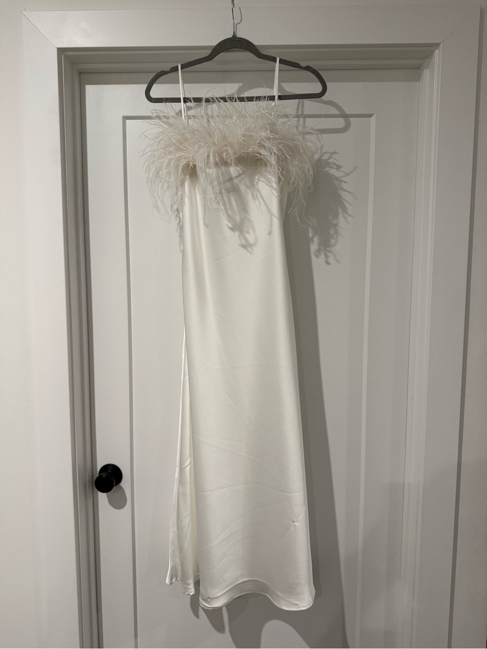 Line & Dot Kimi Ostrich Feather Trim White Satin Slip Midi Dress NWT Size L